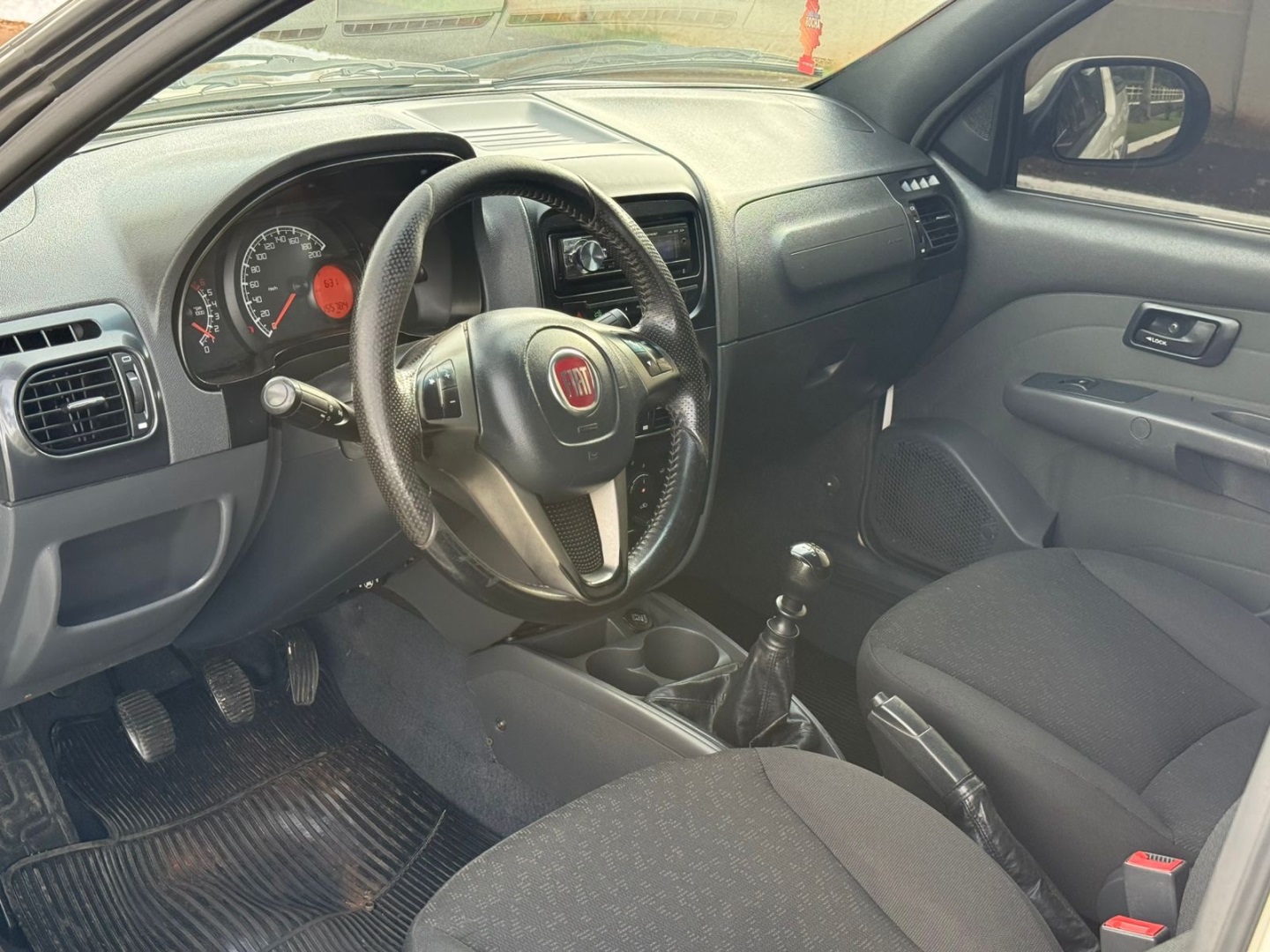 FIAT STRADA 1.4 MPI FREEDOM CS 8V FLEX 2P MANUAL
