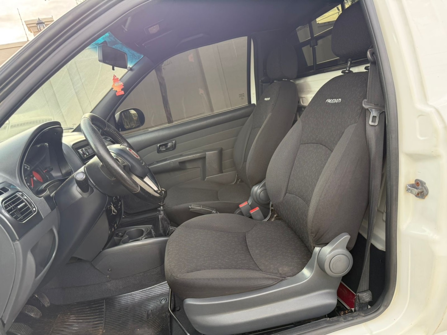 FIAT STRADA 1.4 MPI FREEDOM CS 8V FLEX 2P MANUAL