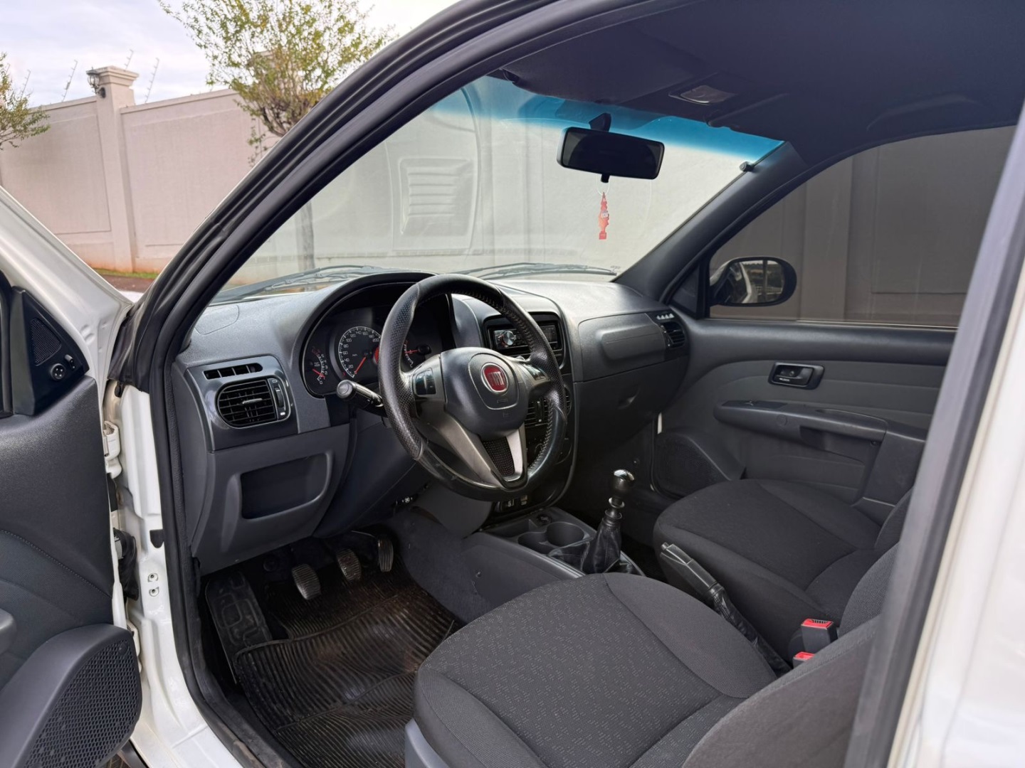 FIAT STRADA 1.4 MPI FREEDOM CS 8V FLEX 2P MANUAL