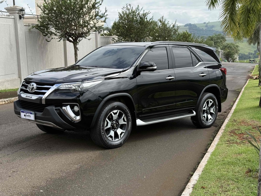 TOYOTA HILUX SW4 2.8 SRX 4X4 16V TURBO INTERCOOLER DIESEL 4P AUTOMÁTICO