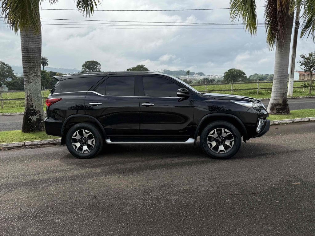 TOYOTA HILUX SW4 2.8 SRX 4X4 16V TURBO INTERCOOLER DIESEL 4P AUTOMÁTICO
