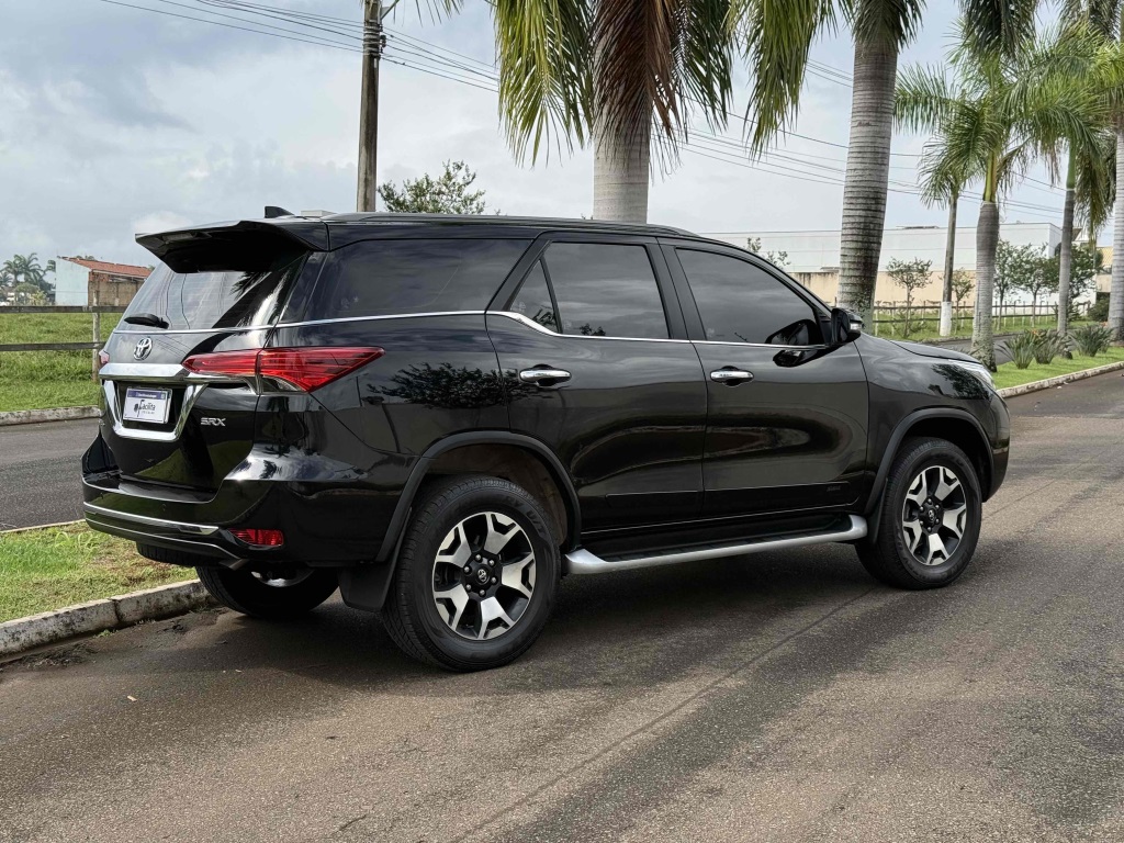 TOYOTA HILUX SW4 2.8 SRX 4X4 16V TURBO INTERCOOLER DIESEL 4P AUTOMÁTICO