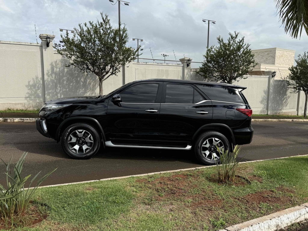 TOYOTA HILUX SW4 2.8 SRX 4X4 16V TURBO INTERCOOLER DIESEL 4P AUTOMÁTICO