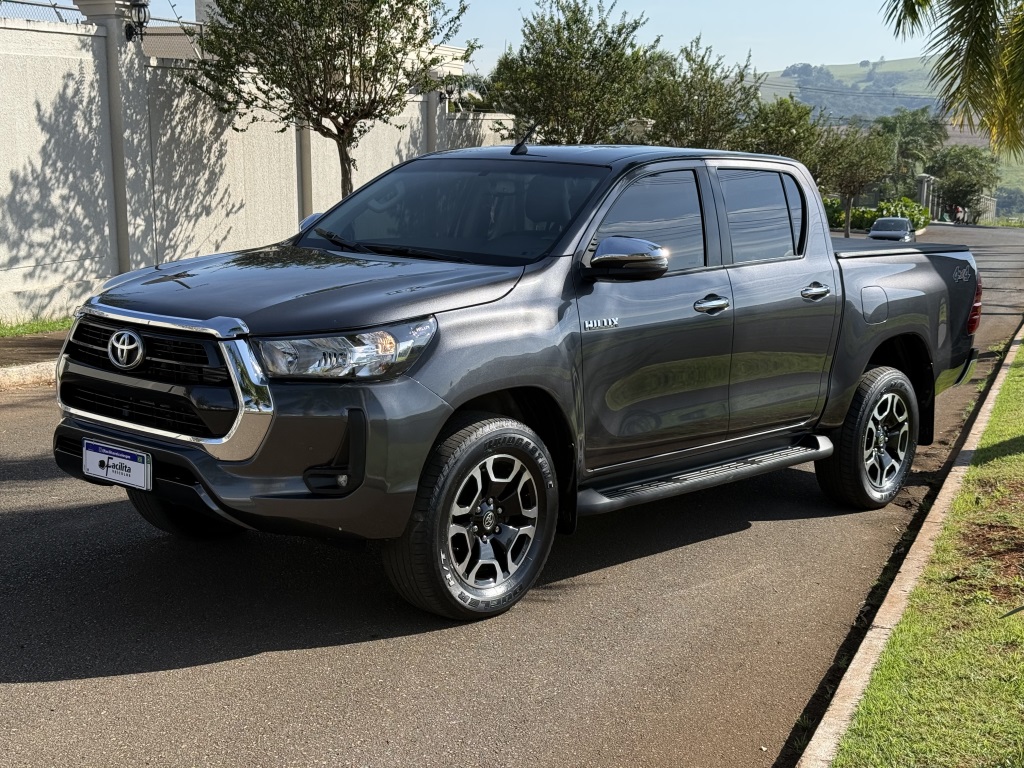 TOYOTA HILUX 2.8 D-4D TURBO DIESEL CD SRV 4X4 AUTOMÁTICO