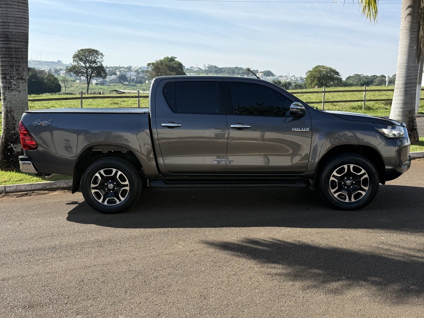 TOYOTA HILUX 2.8 D-4D TURBO DIESEL CD SRV 4X4 AUTOMÁTICO