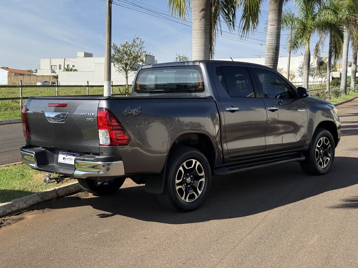 TOYOTA HILUX 2.8 D-4D TURBO DIESEL CD SRV 4X4 AUTOMÁTICO