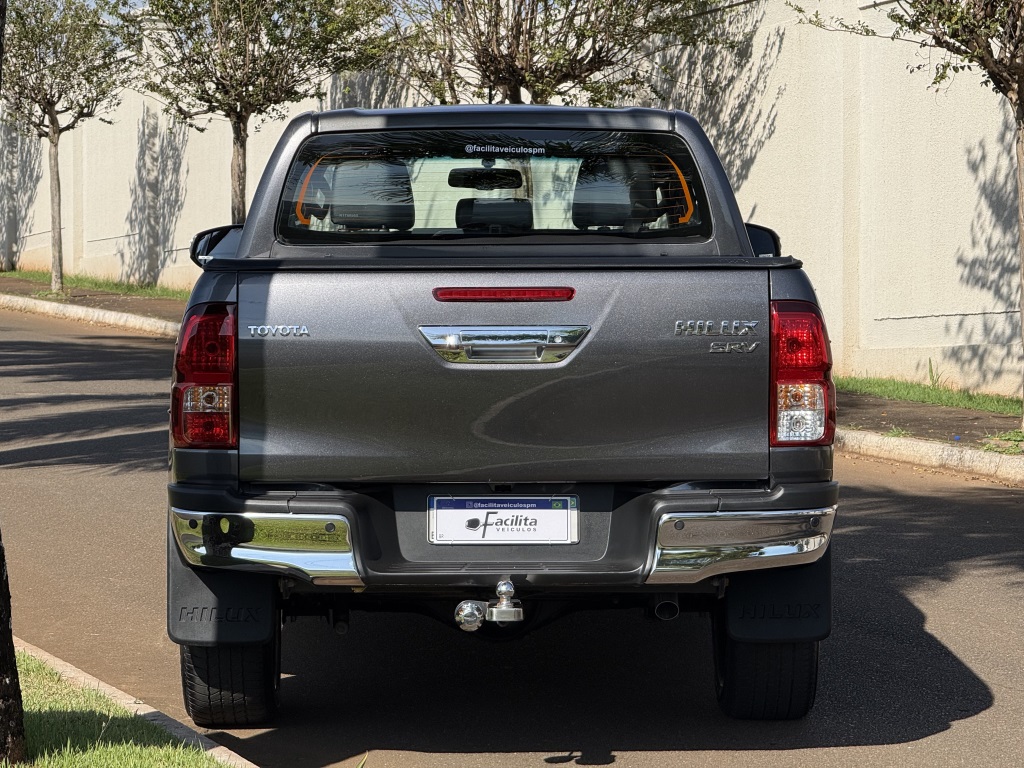 TOYOTA HILUX 2.8 D-4D TURBO DIESEL CD SRV 4X4 AUTOMÁTICO