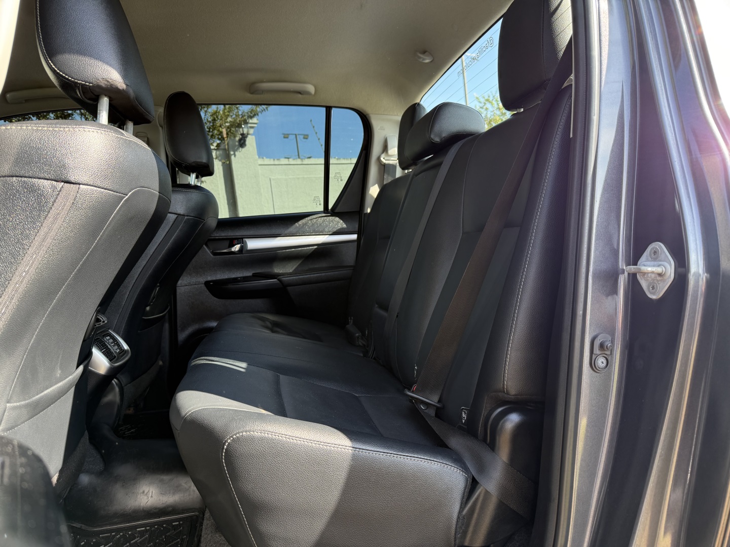 TOYOTA HILUX 2.8 D-4D TURBO DIESEL CD SRV 4X4 AUTOMÁTICO