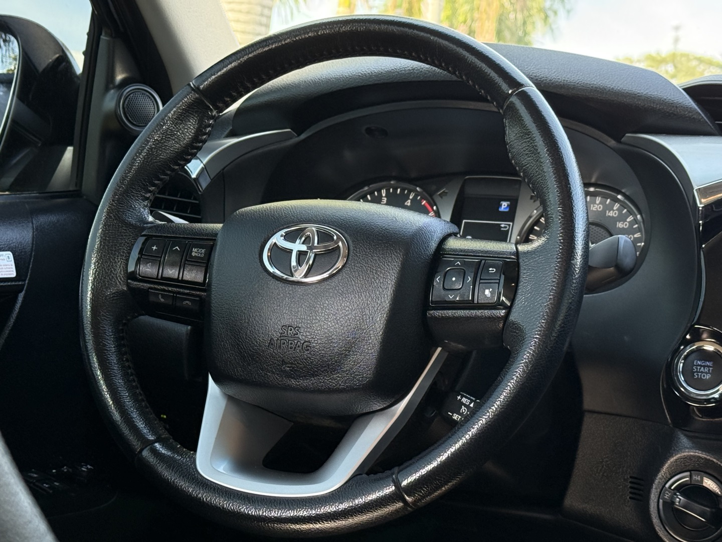 TOYOTA HILUX 2.8 D-4D TURBO DIESEL CD SRV 4X4 AUTOMÁTICO