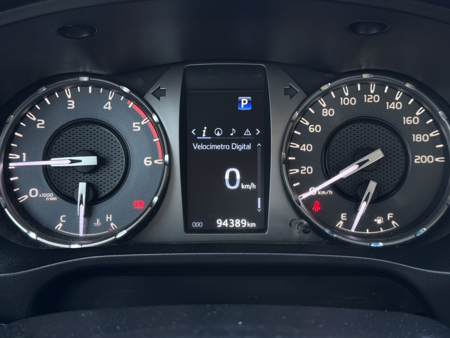 TOYOTA HILUX 2.8 D-4D TURBO DIESEL CD SRV 4X4 AUTOMÁTICO