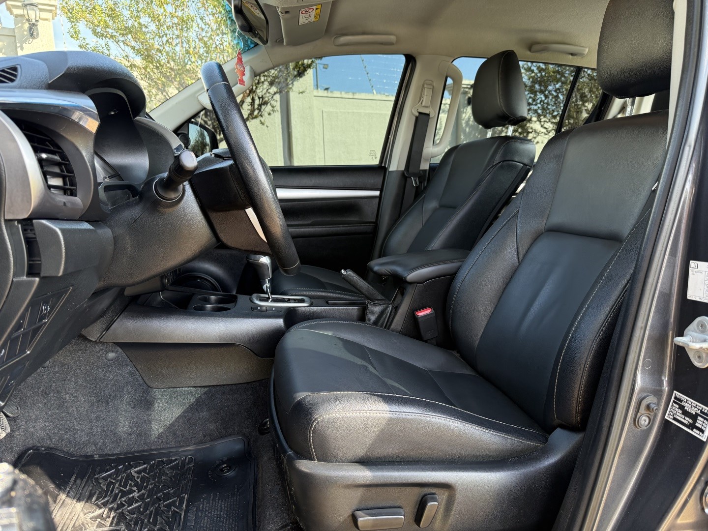 TOYOTA HILUX 2.8 D-4D TURBO DIESEL CD SRV 4X4 AUTOMÁTICO