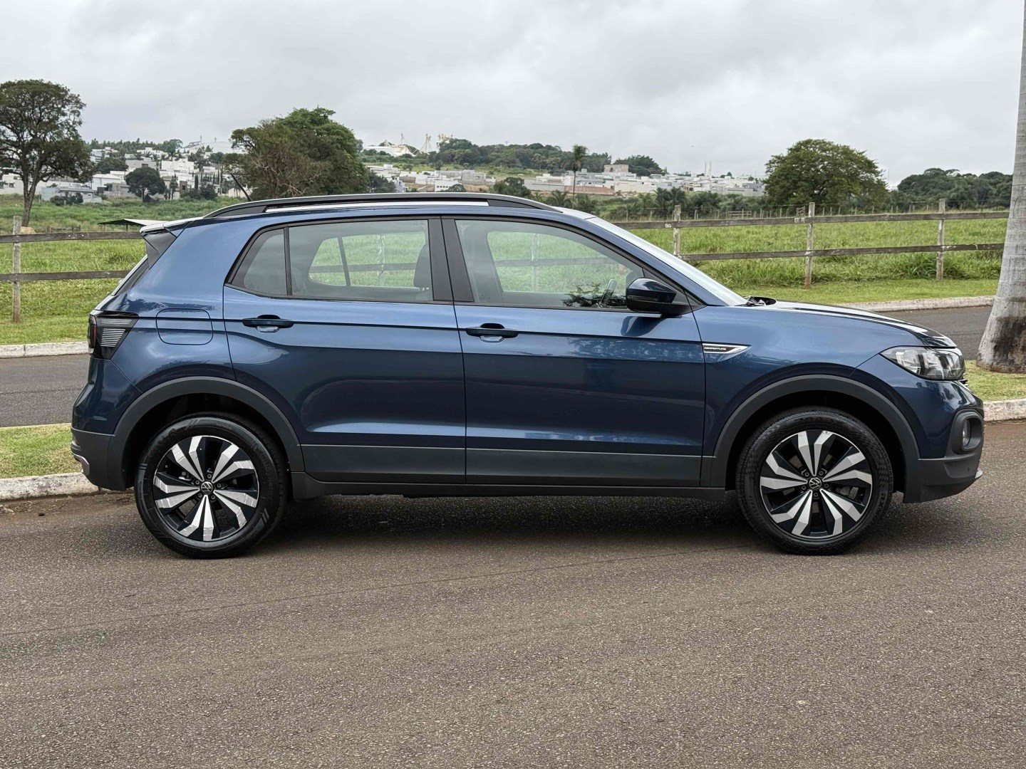 VOLKSWAGEN T-CROSS 1.0 200 TSI TOTAL FLEX AUTOMÁTICO