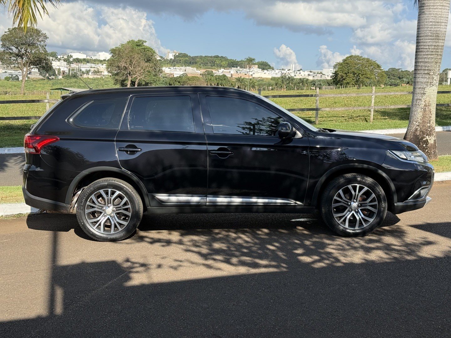 MITSUBISHI OUTLANDER 2.0 16V GASOLINA 4P AUTOMÁTICO