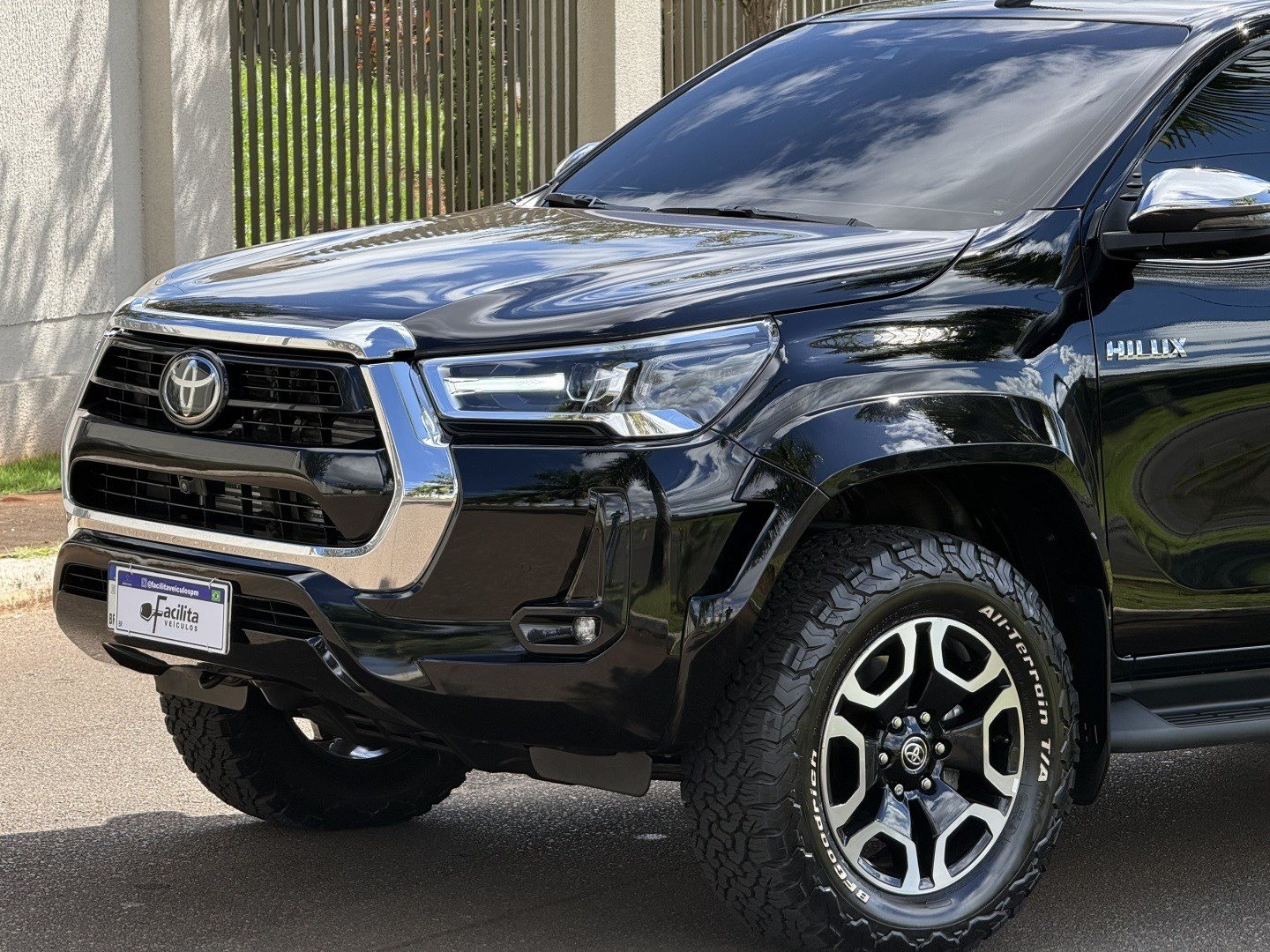 TOYOTA HILUX 2.8 D-4D TURBO DIESEL CD SRX 4X4 AUTOMÁTICO
