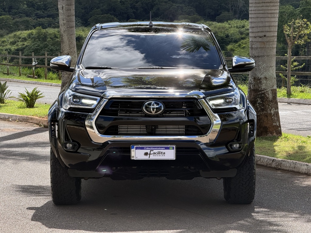 TOYOTA HILUX 2.8 D-4D TURBO DIESEL CD SRX 4X4 AUTOMÁTICO