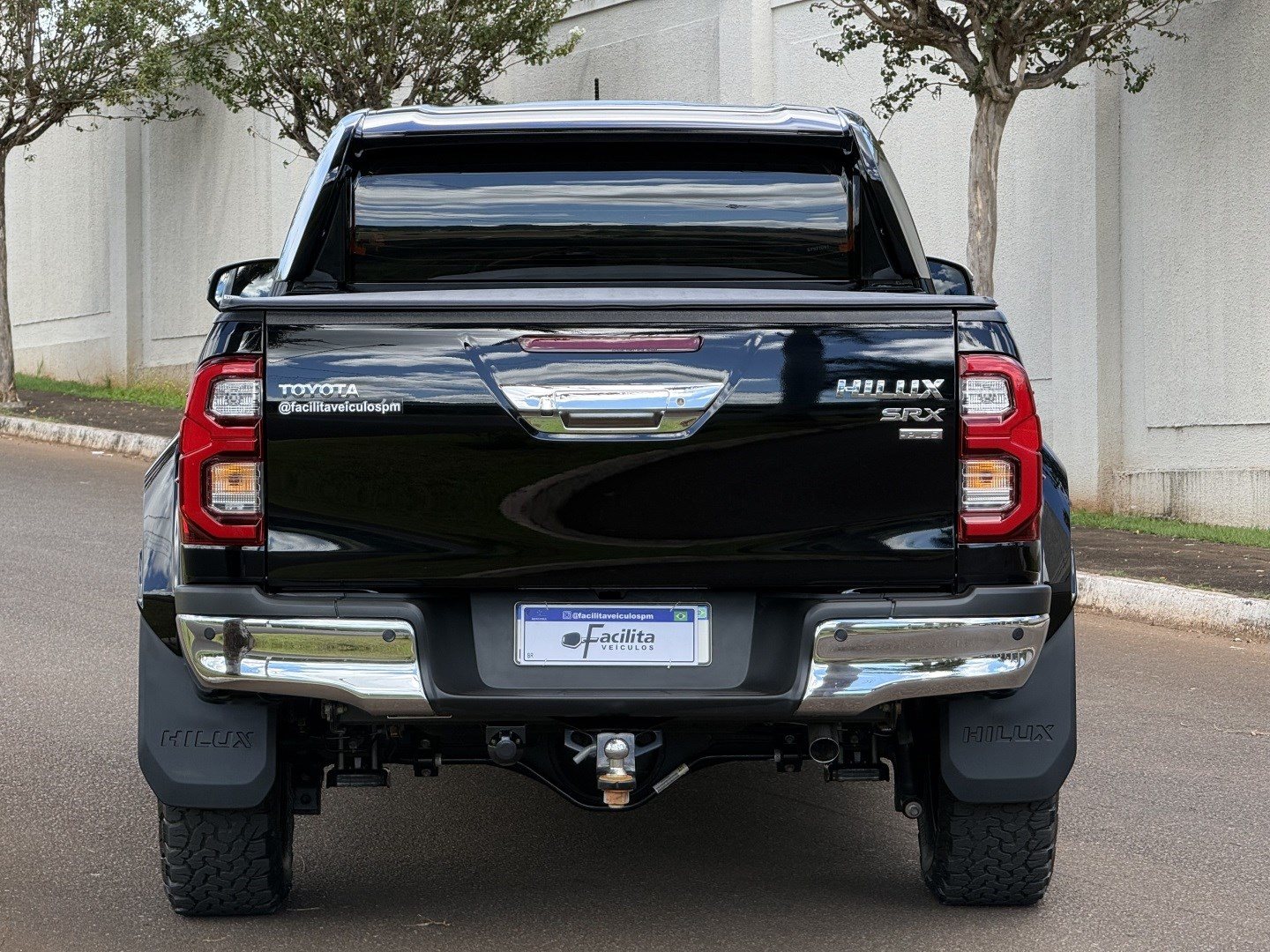 TOYOTA HILUX 2.8 D-4D TURBO DIESEL CD SRX 4X4 AUTOMÁTICO