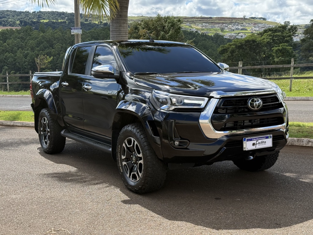 TOYOTA HILUX 2.8 D-4D TURBO DIESEL CD SRX 4X4 AUTOMÁTICO