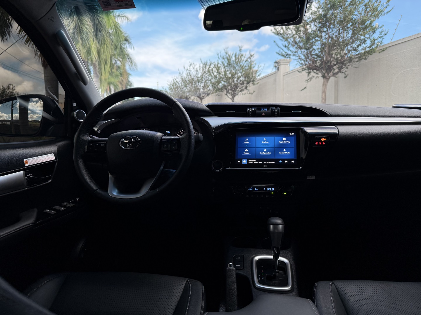 TOYOTA HILUX 2.8 D-4D TURBO DIESEL CD SRX 4X4 AUTOMÁTICO
