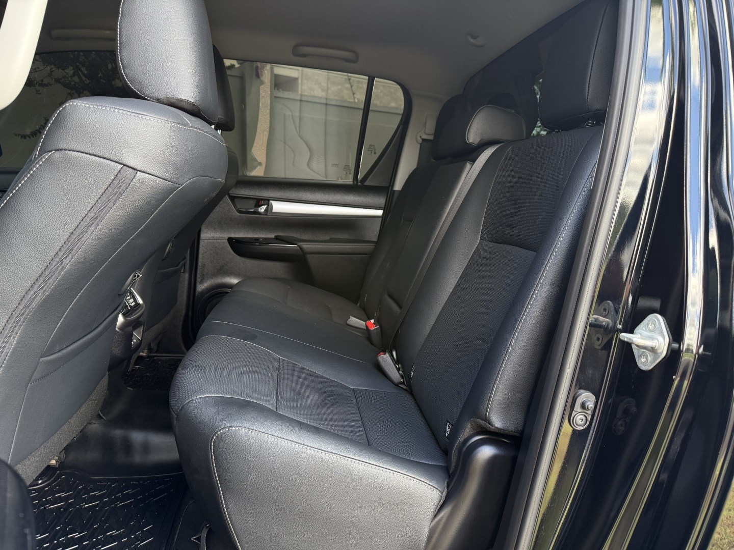 TOYOTA HILUX 2.8 D-4D TURBO DIESEL CD SRX 4X4 AUTOMÁTICO