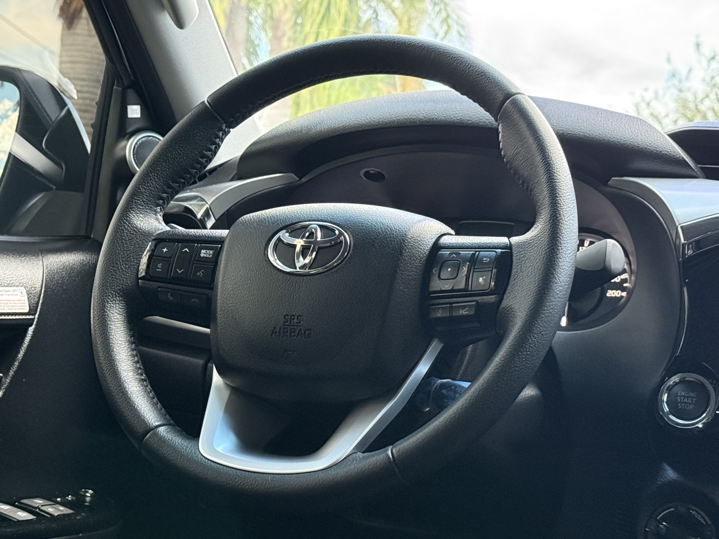 TOYOTA HILUX 2.8 D-4D TURBO DIESEL CD SRX 4X4 AUTOMÁTICO