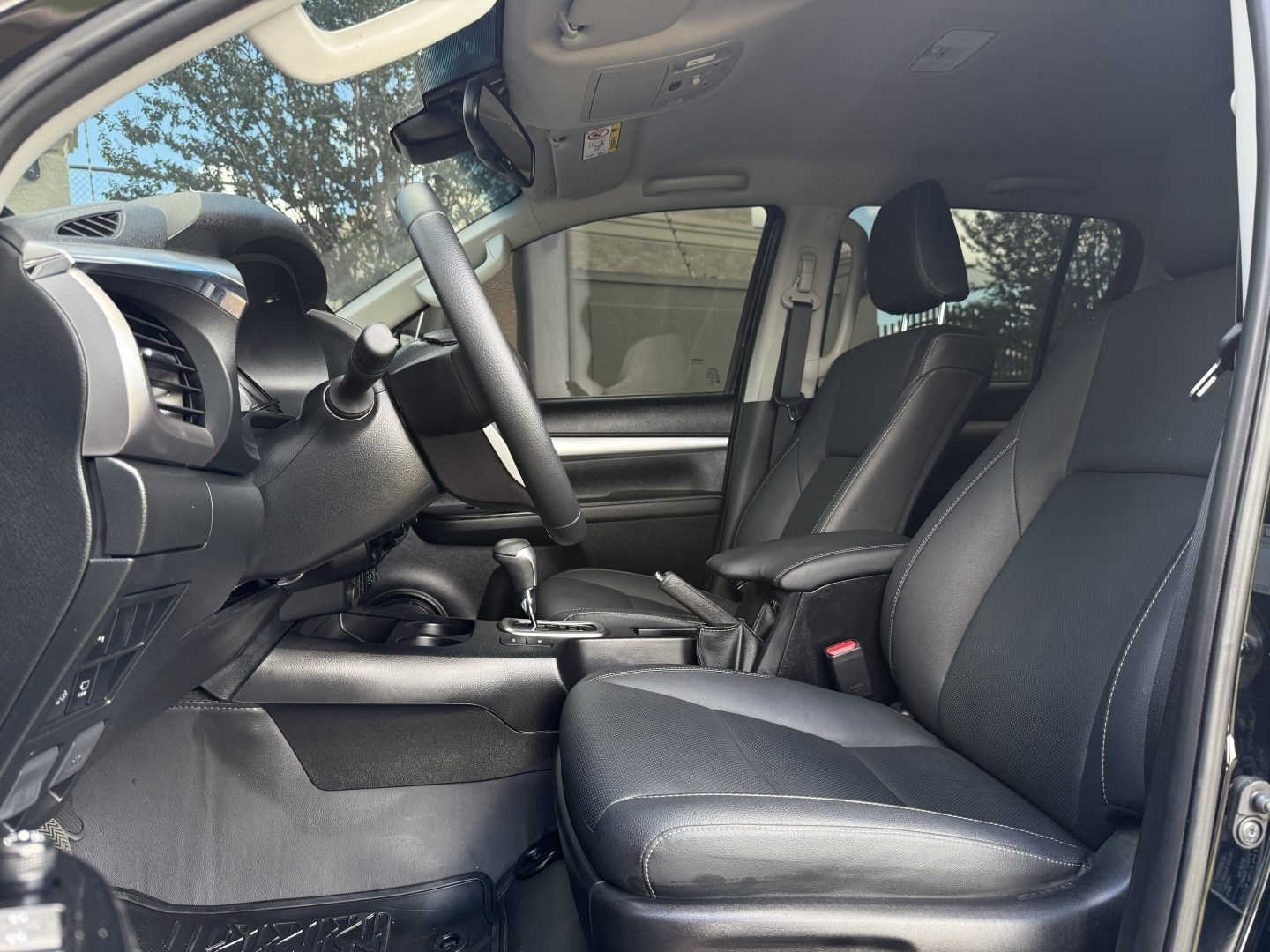 TOYOTA HILUX 2.8 D-4D TURBO DIESEL CD SRX 4X4 AUTOMÁTICO