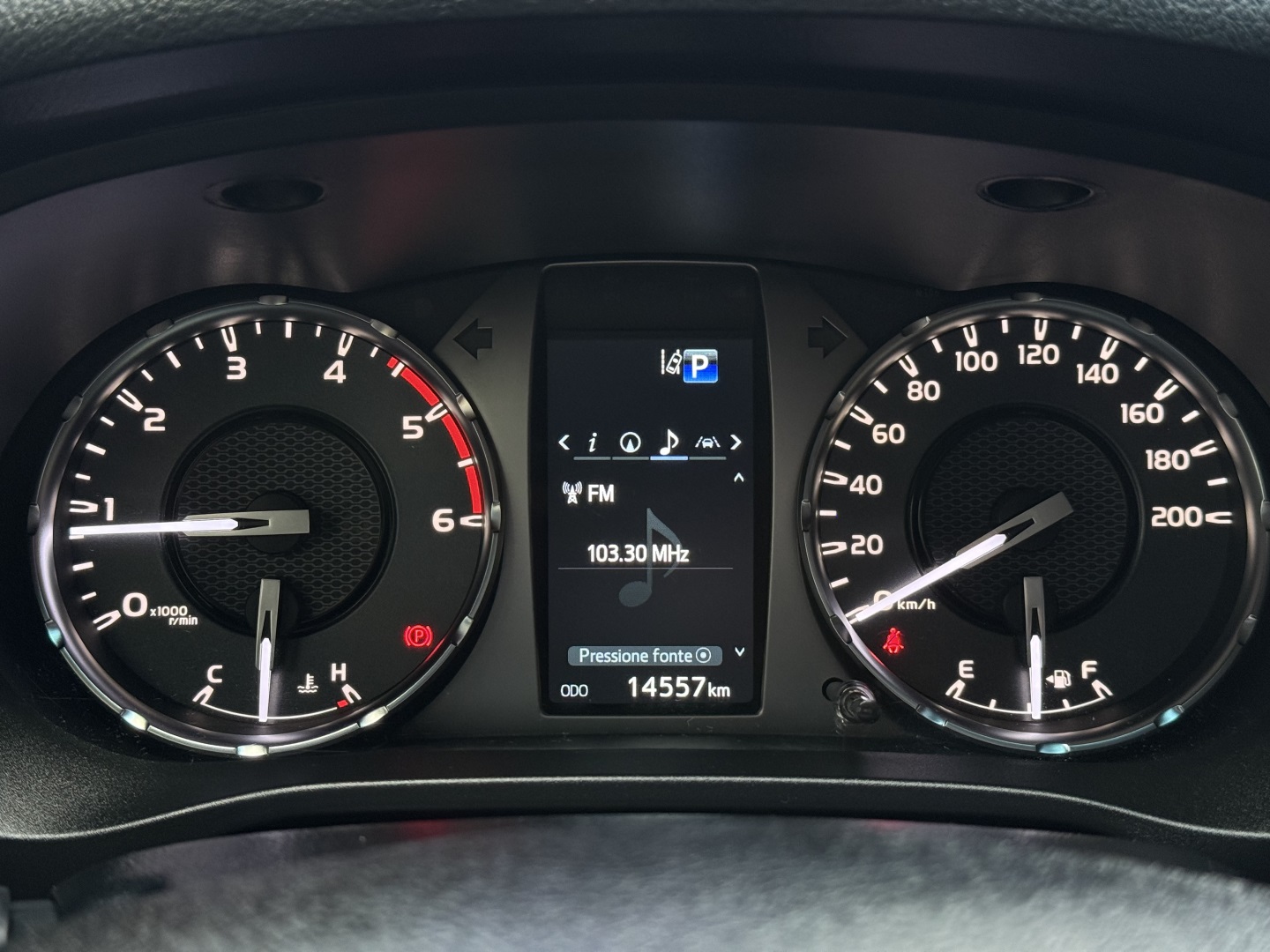 TOYOTA HILUX 2.8 D-4D TURBO DIESEL CD SRX 4X4 AUTOMÁTICO