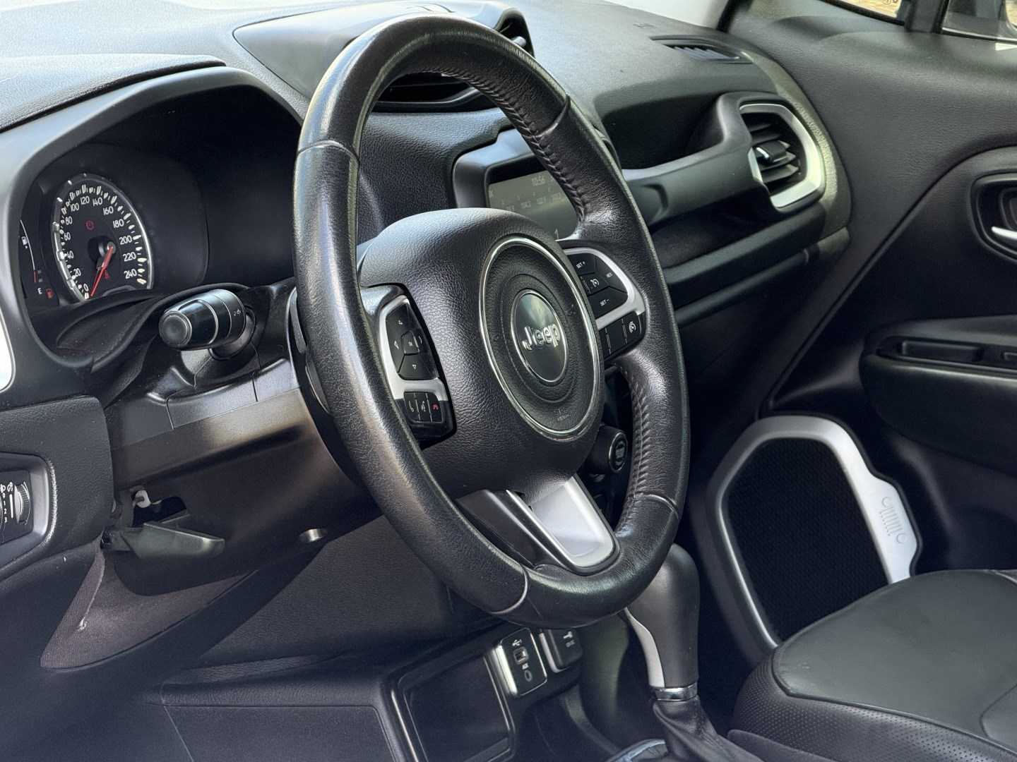 JEEP RENEGADE 1.8 16V FLEX LONGITUDE 4P AUTOMÁTICO