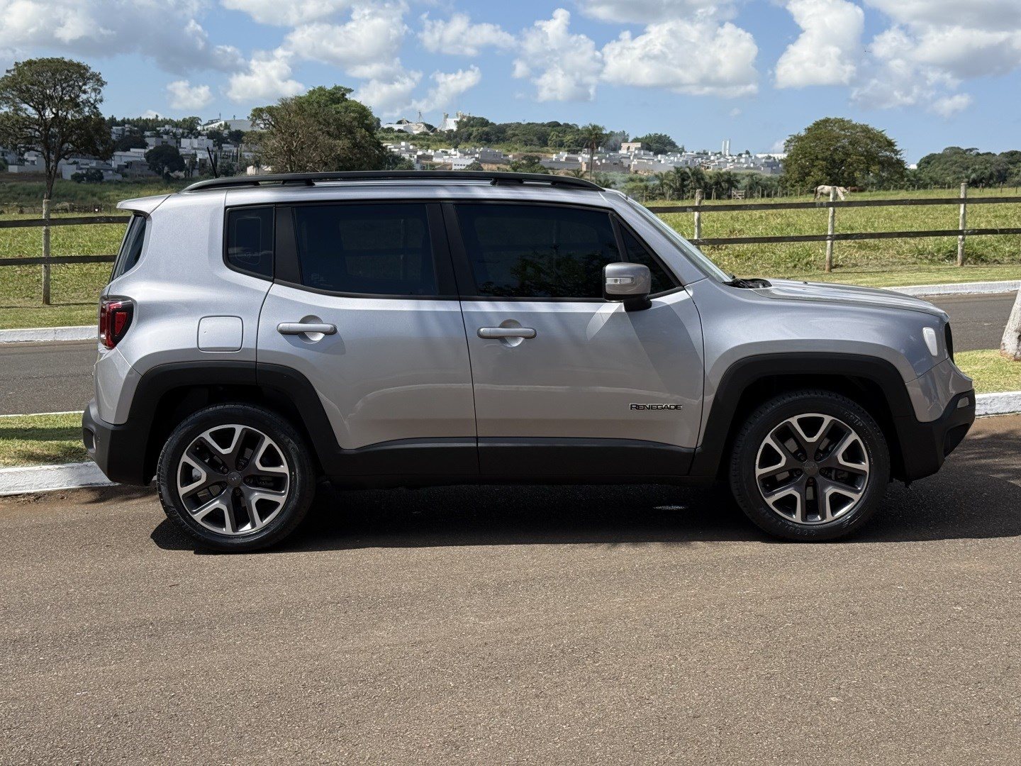 JEEP RENEGADE 1.8 16V FLEX LONGITUDE 4P AUTOMÁTICO