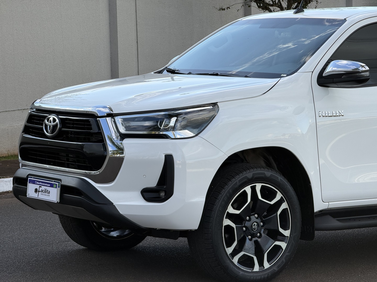 TOYOTA HILUX 2.8 D-4D TURBO DIESEL CD SRV 4X4 AUTOMÁTICO