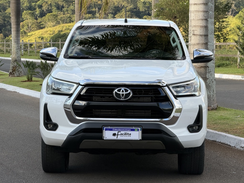 TOYOTA HILUX 2.8 D-4D TURBO DIESEL CD SRV 4X4 AUTOMÁTICO