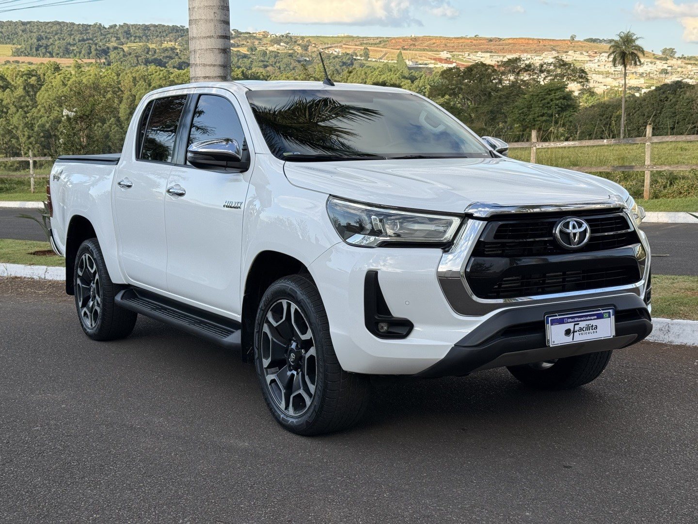 TOYOTA HILUX 2.8 D-4D TURBO DIESEL CD SRV 4X4 AUTOMÁTICO