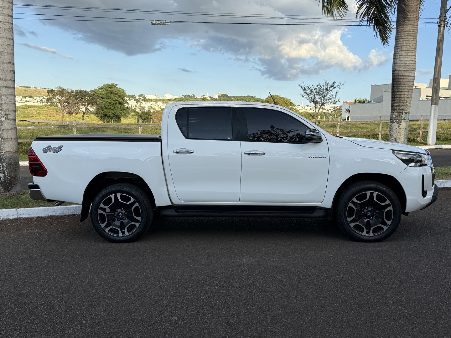 TOYOTA HILUX 2.8 D-4D TURBO DIESEL CD SRV 4X4 AUTOMÁTICO