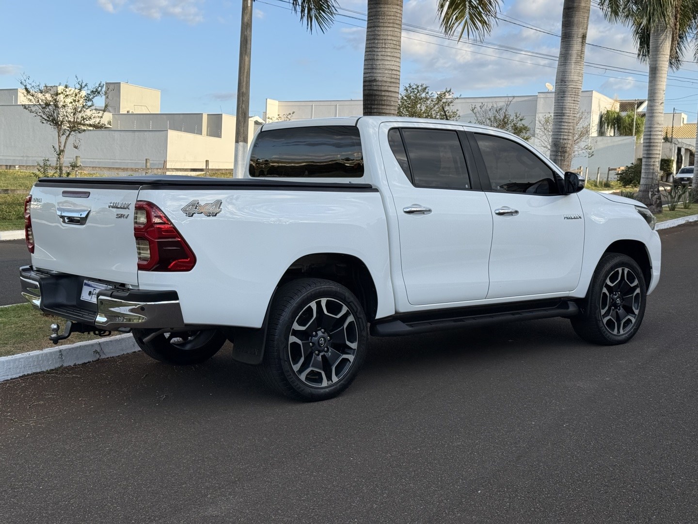 TOYOTA HILUX 2.8 D-4D TURBO DIESEL CD SRV 4X4 AUTOMÁTICO