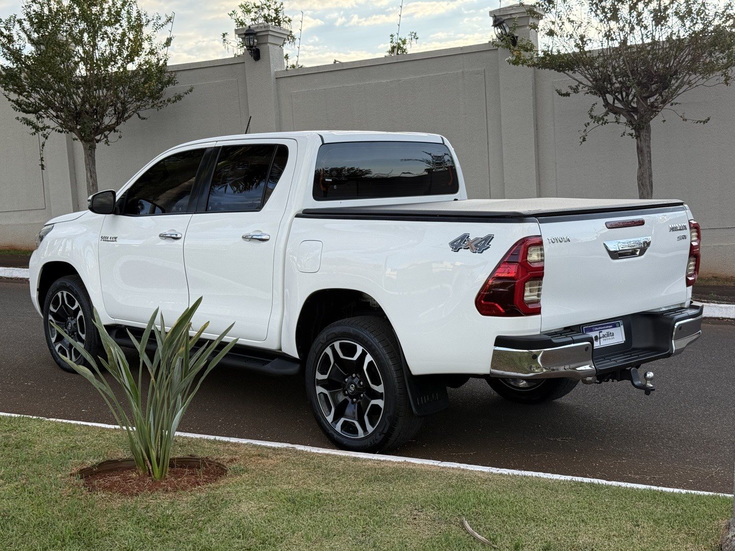 TOYOTA HILUX 2.8 D-4D TURBO DIESEL CD SRV 4X4 AUTOMÁTICO