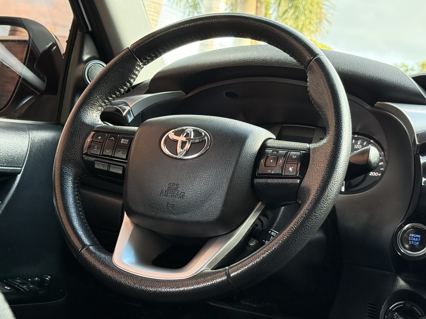 TOYOTA HILUX 2.8 D-4D TURBO DIESEL CD SRV 4X4 AUTOMÁTICO