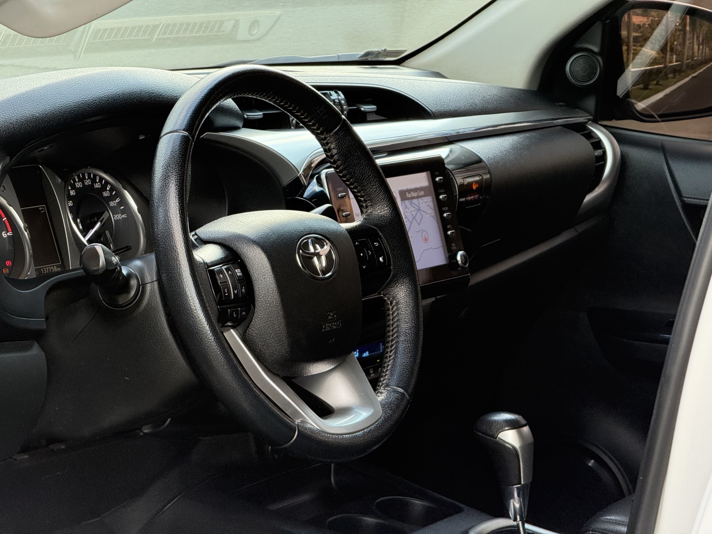 TOYOTA HILUX 2.8 D-4D TURBO DIESEL CD SRV 4X4 AUTOMÁTICO