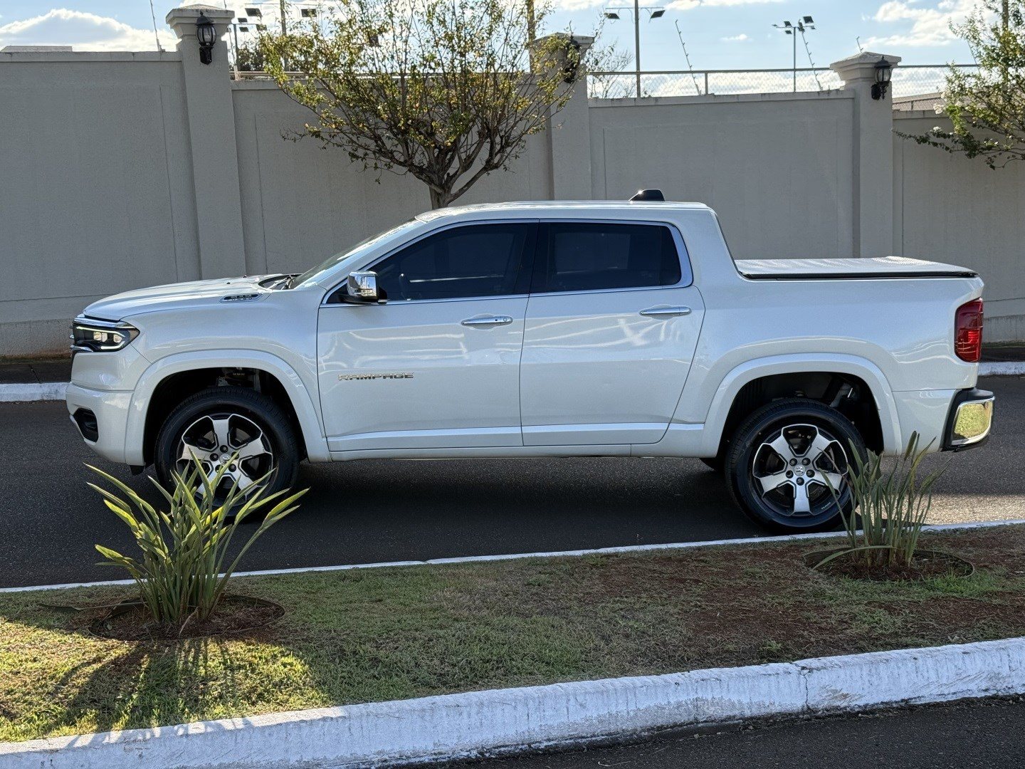 RAM RAMPAGE 2.0 HURRICANE 4 TURBO GASOLINA LARAMIE 4X4 AUTOMÁTICO