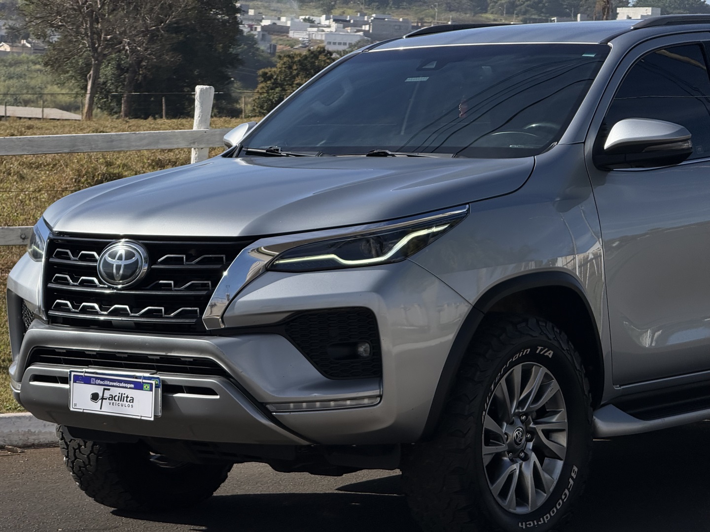 TOYOTA HILUX SW4 2.8 D-4D TURBO DIESEL SRX 7L 4X4 AUTOMÁTICO
