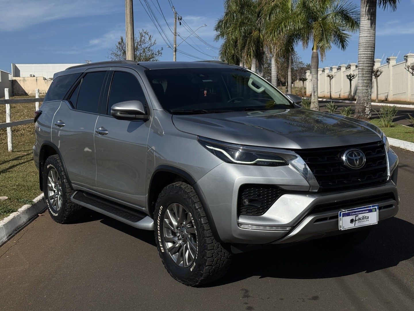 TOYOTA HILUX SW4 2.8 D-4D TURBO DIESEL SRX 7L 4X4 AUTOMÁTICO