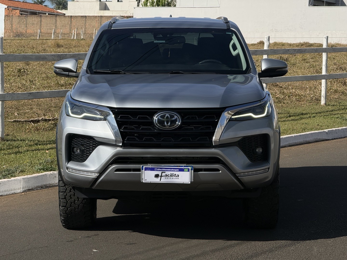 TOYOTA HILUX SW4 2.8 D-4D TURBO DIESEL SRX 7L 4X4 AUTOMÁTICO