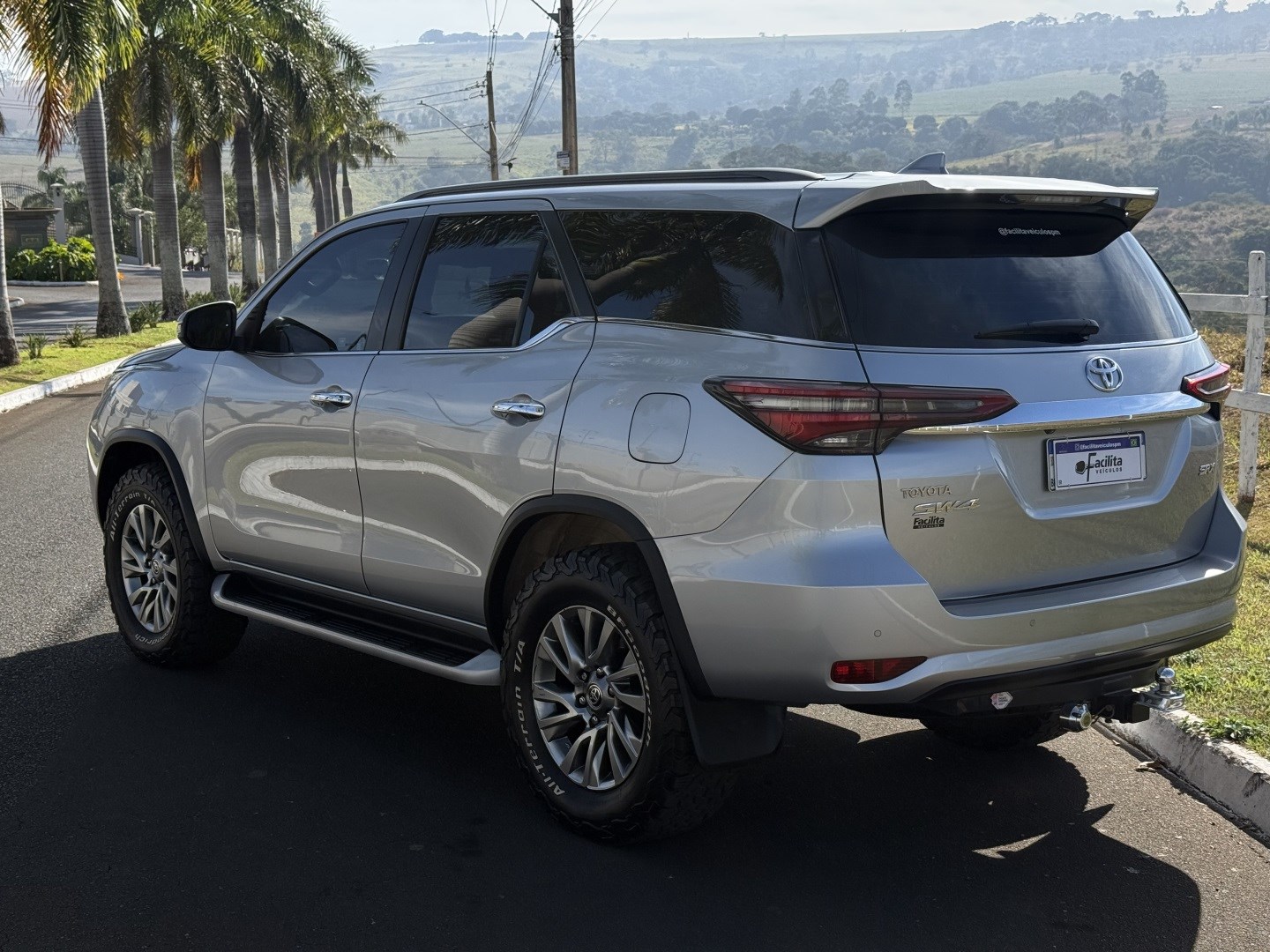 TOYOTA HILUX SW4 2.8 D-4D TURBO DIESEL SRX 7L 4X4 AUTOMÁTICO