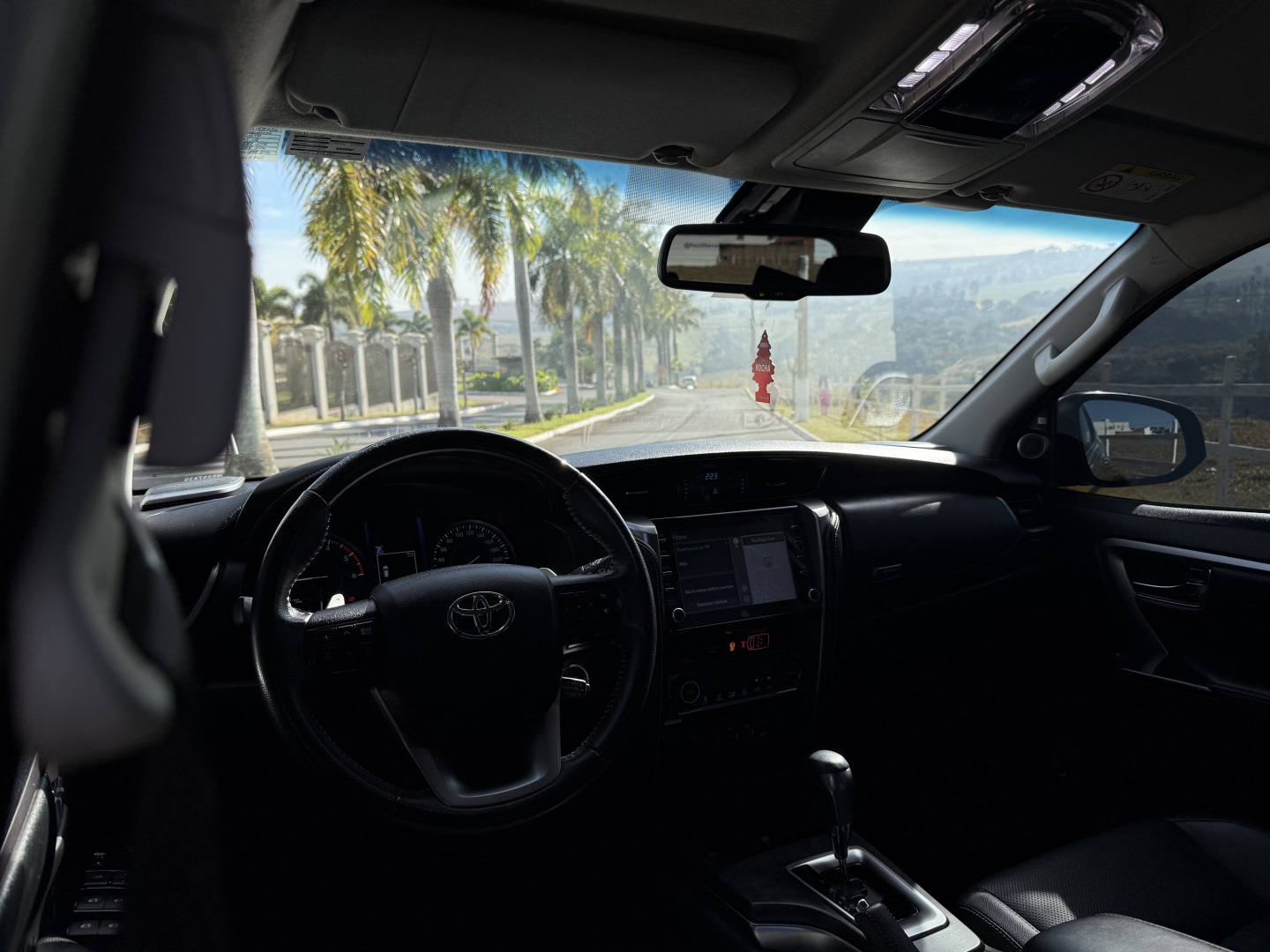 TOYOTA HILUX SW4 2.8 D-4D TURBO DIESEL SRX 7L 4X4 AUTOMÁTICO