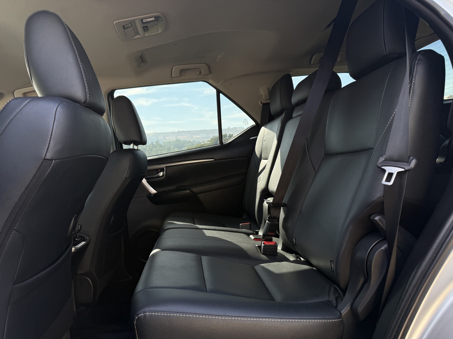TOYOTA HILUX SW4 2.8 D-4D TURBO DIESEL SRX 7L 4X4 AUTOMÁTICO