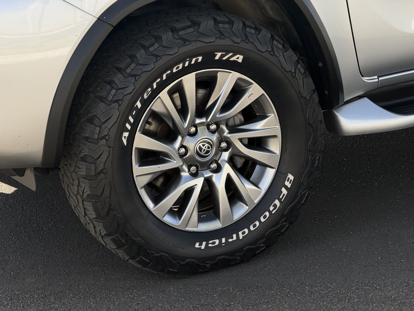 TOYOTA HILUX SW4 2.8 D-4D TURBO DIESEL SRX 7L 4X4 AUTOMÁTICO