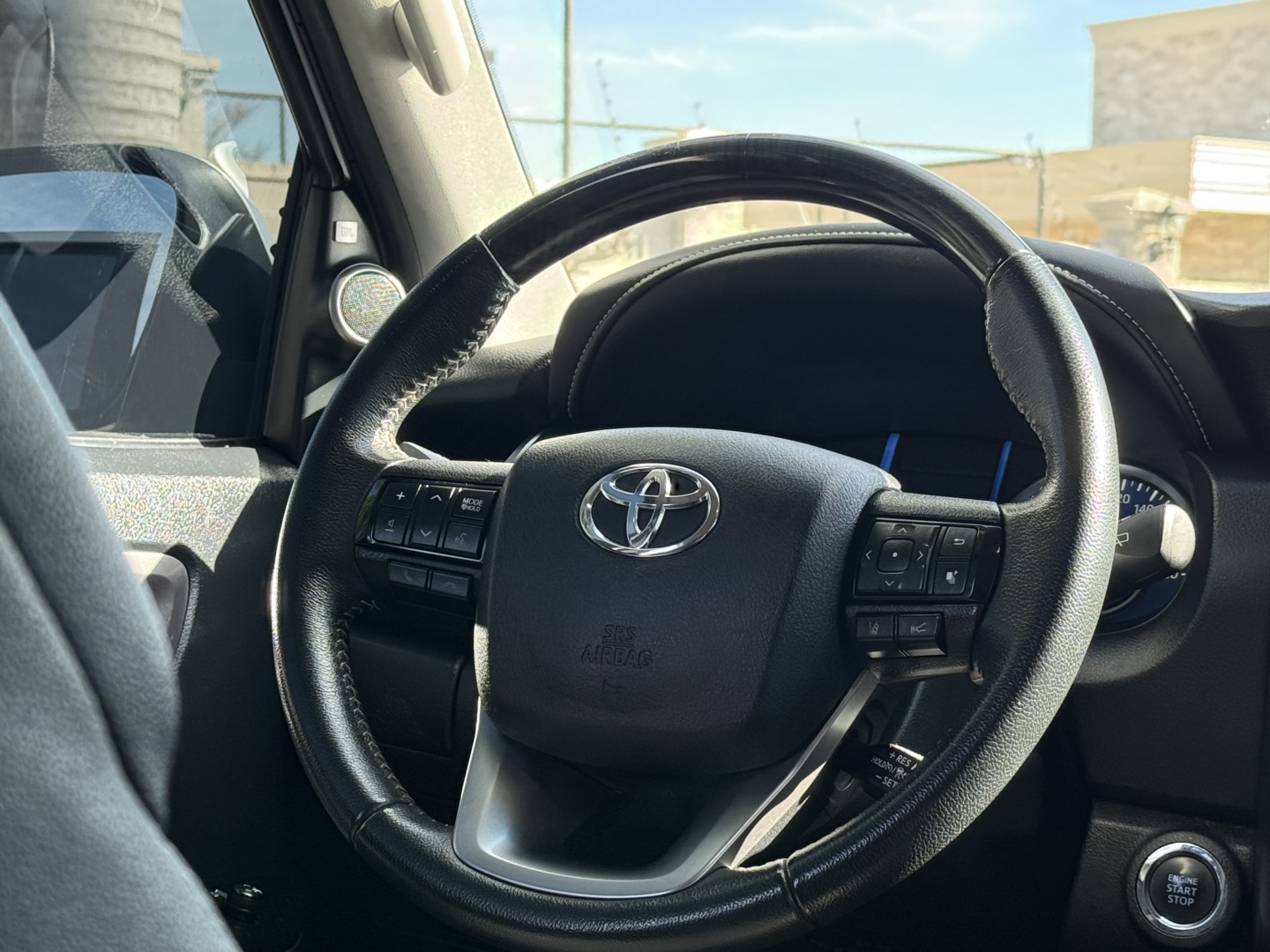 TOYOTA HILUX SW4 2.8 D-4D TURBO DIESEL SRX 7L 4X4 AUTOMÁTICO
