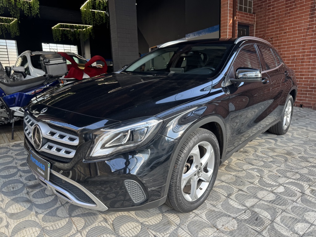 MERCEDES-BENZ GLA 200