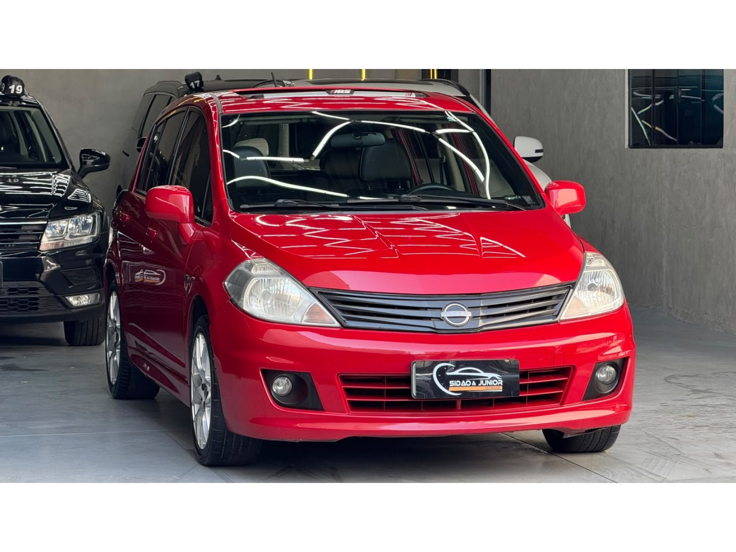 NISSAN TIIDA
