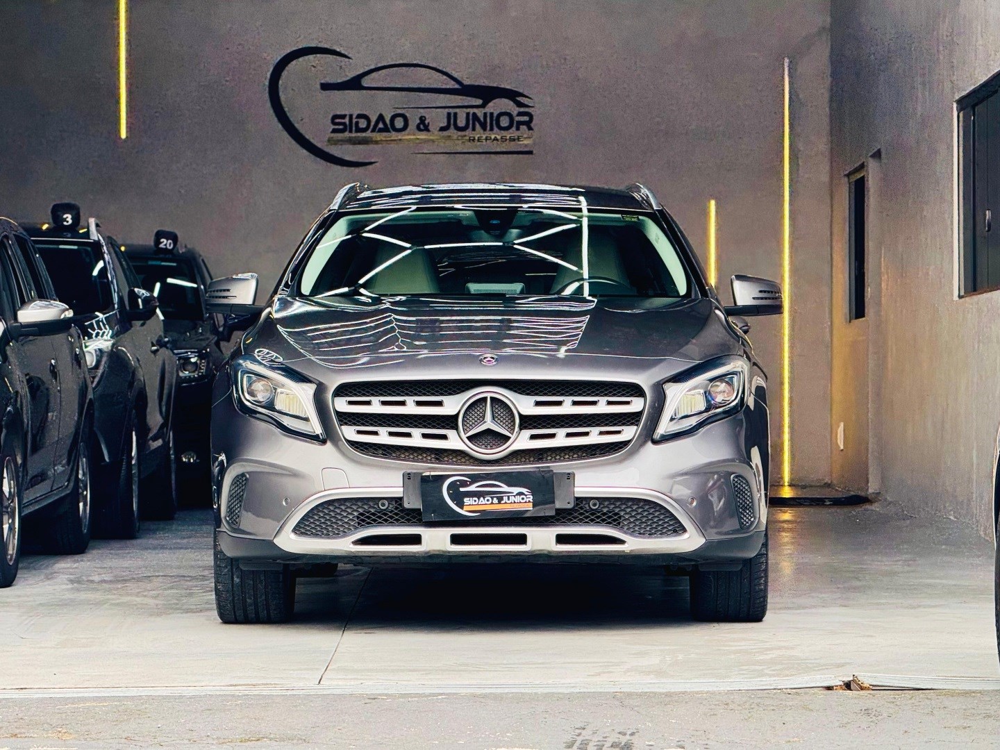 MERCEDES-BENZ GLA 200