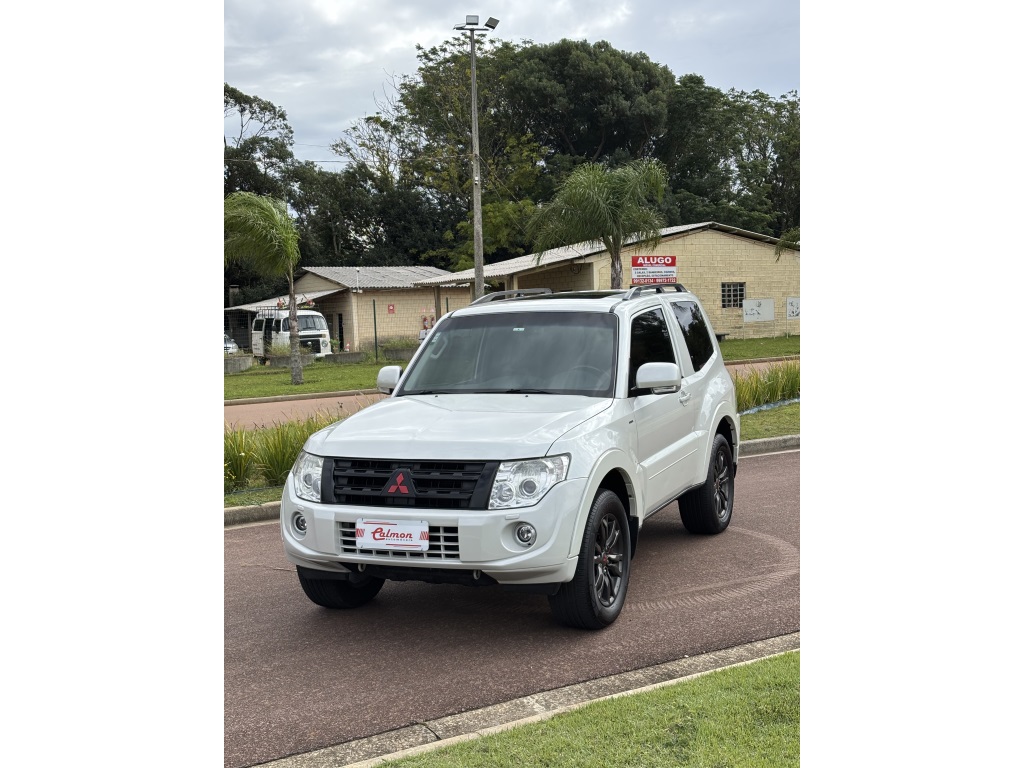 MITSUBISHI PAJERO FULL