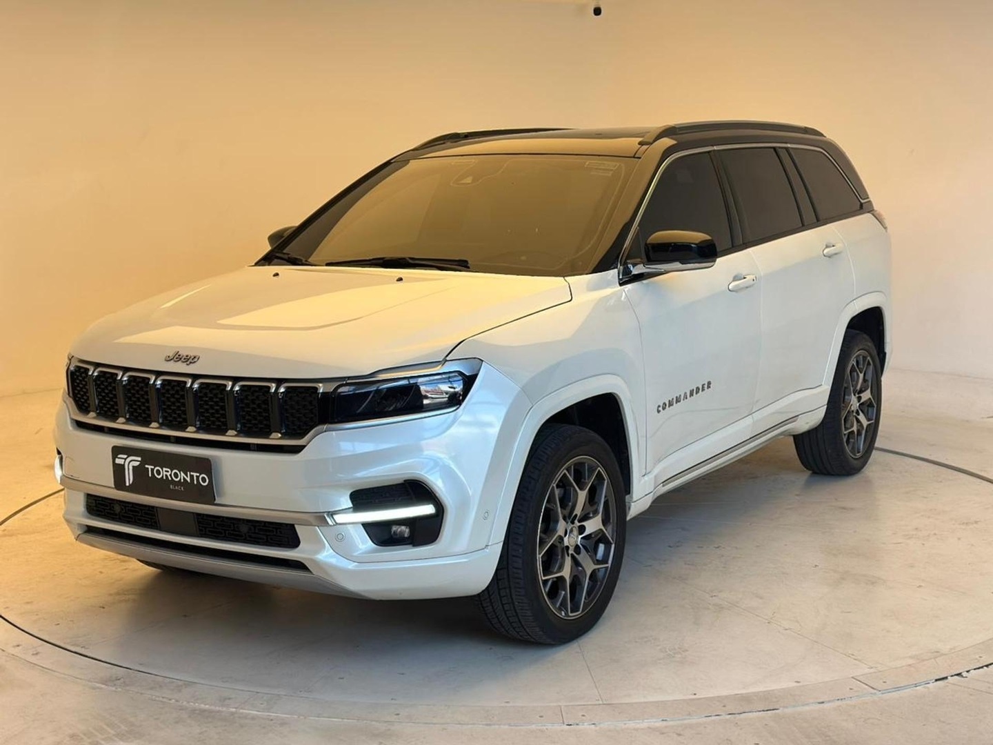 JEEP COMMANDER 2.0 TD380 TURBO DIESEL OVERLAND AT9